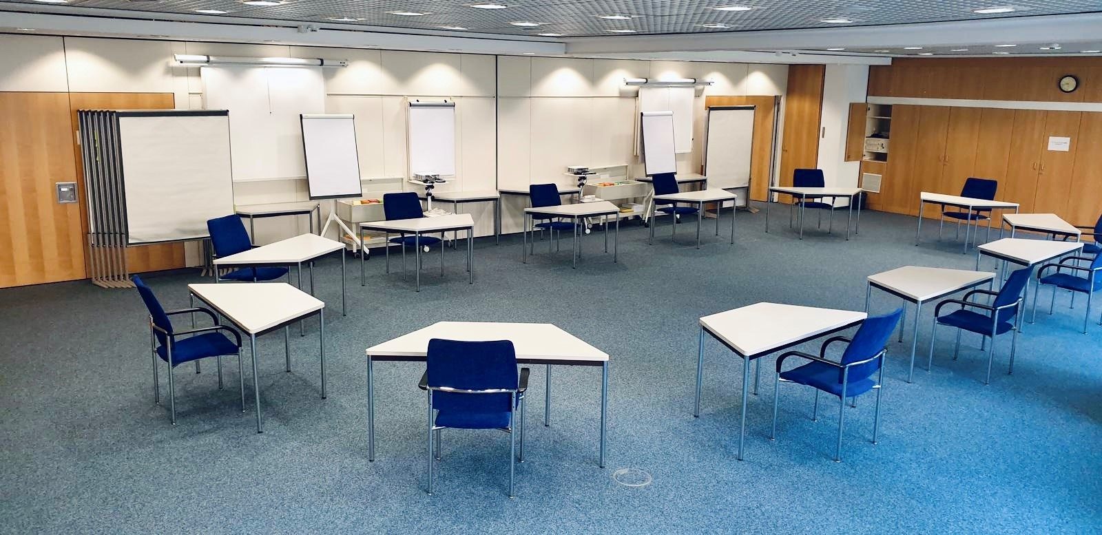 Flexibel eingerichteter Seminarraum im Bildungshaus Bad Nauheim